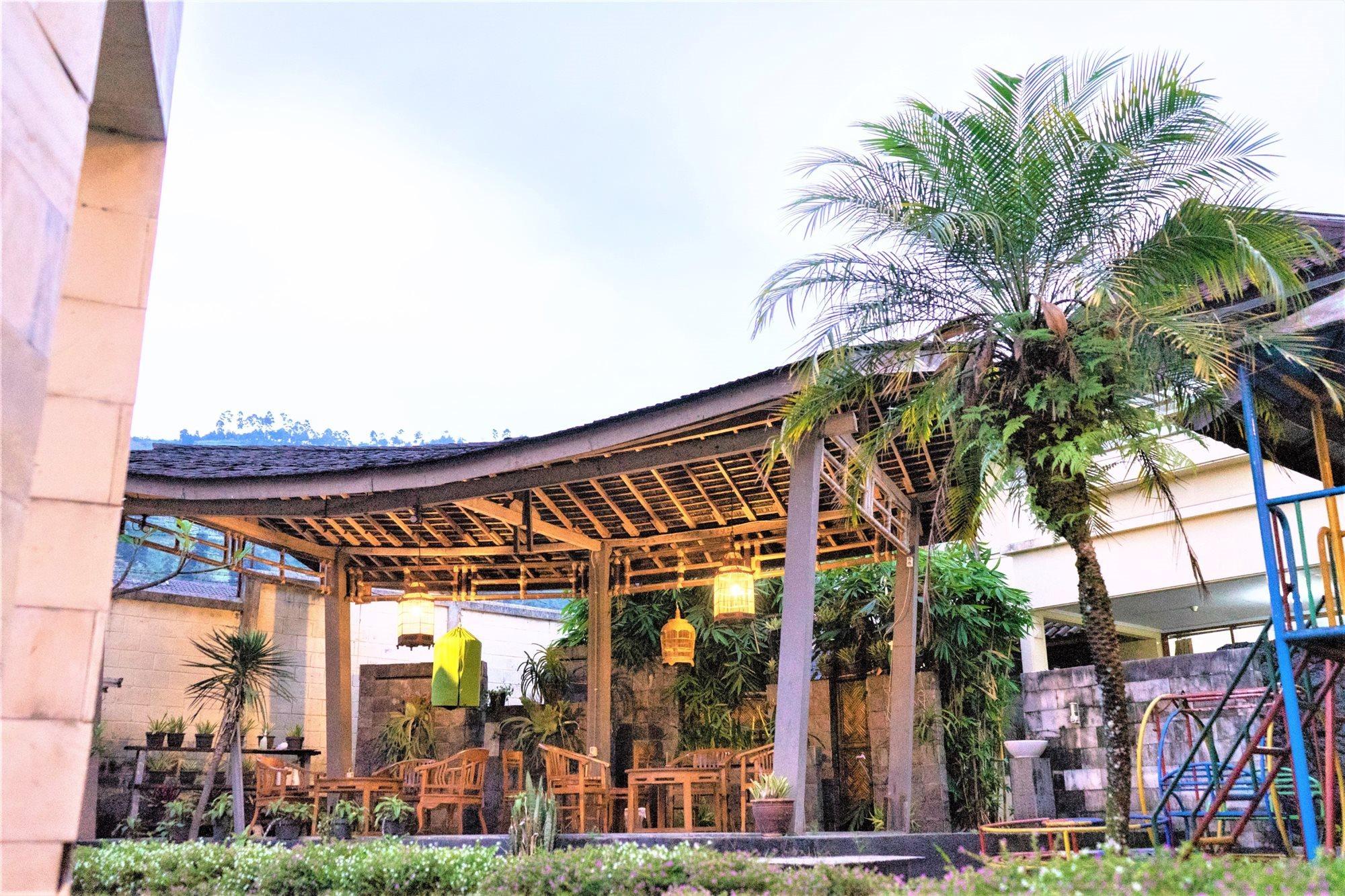 Saung Balibu Hotel Lembang Exteriör bild