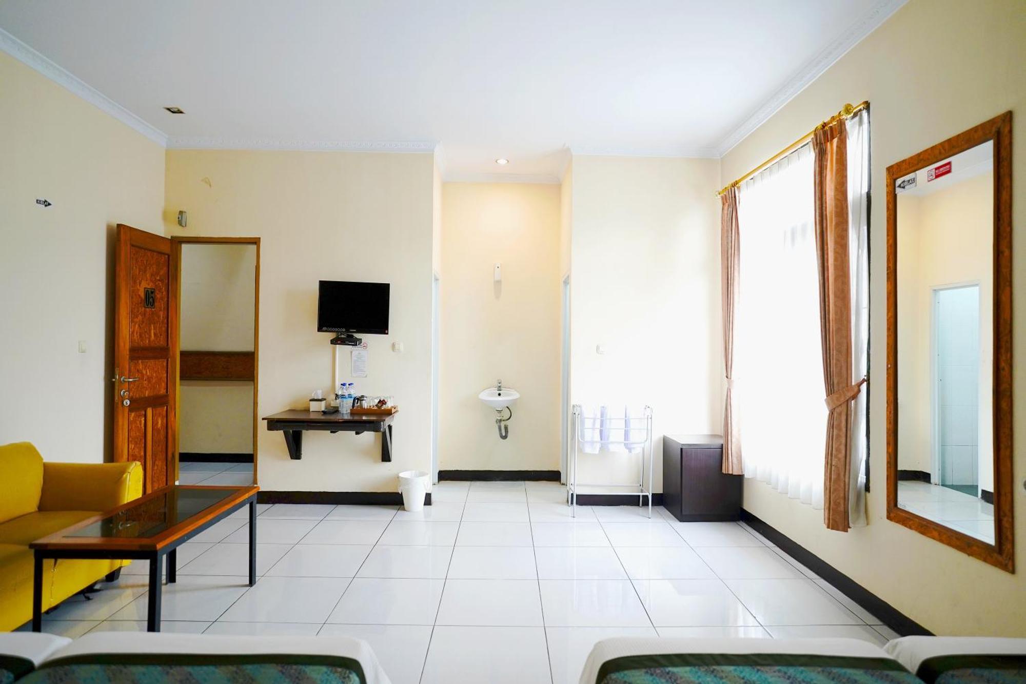 Saung Balibu Hotel Lembang Exteriör bild