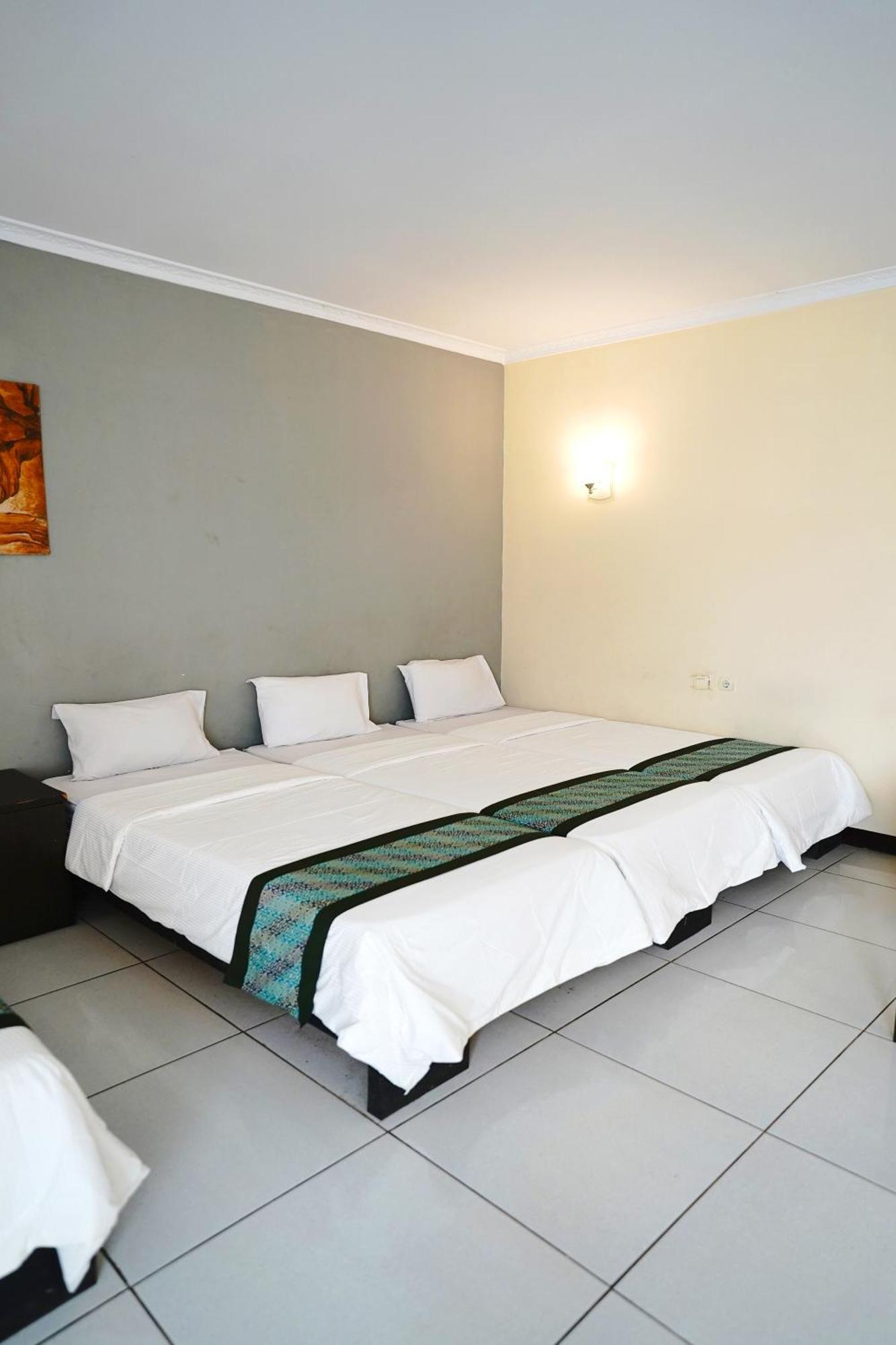 Saung Balibu Hotel Lembang Exteriör bild