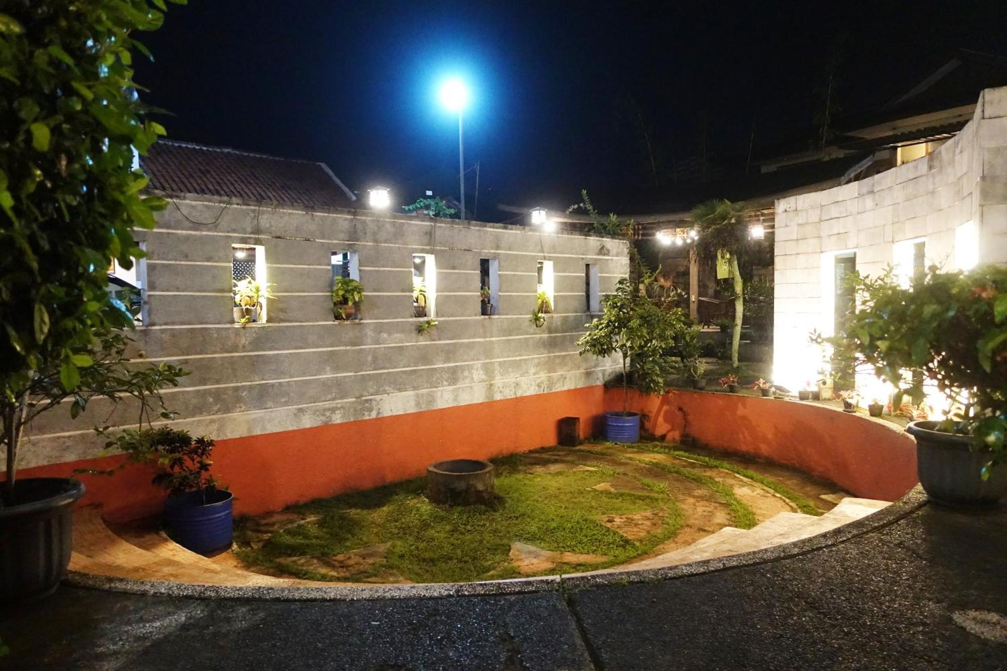 Saung Balibu Hotel Lembang Exteriör bild
