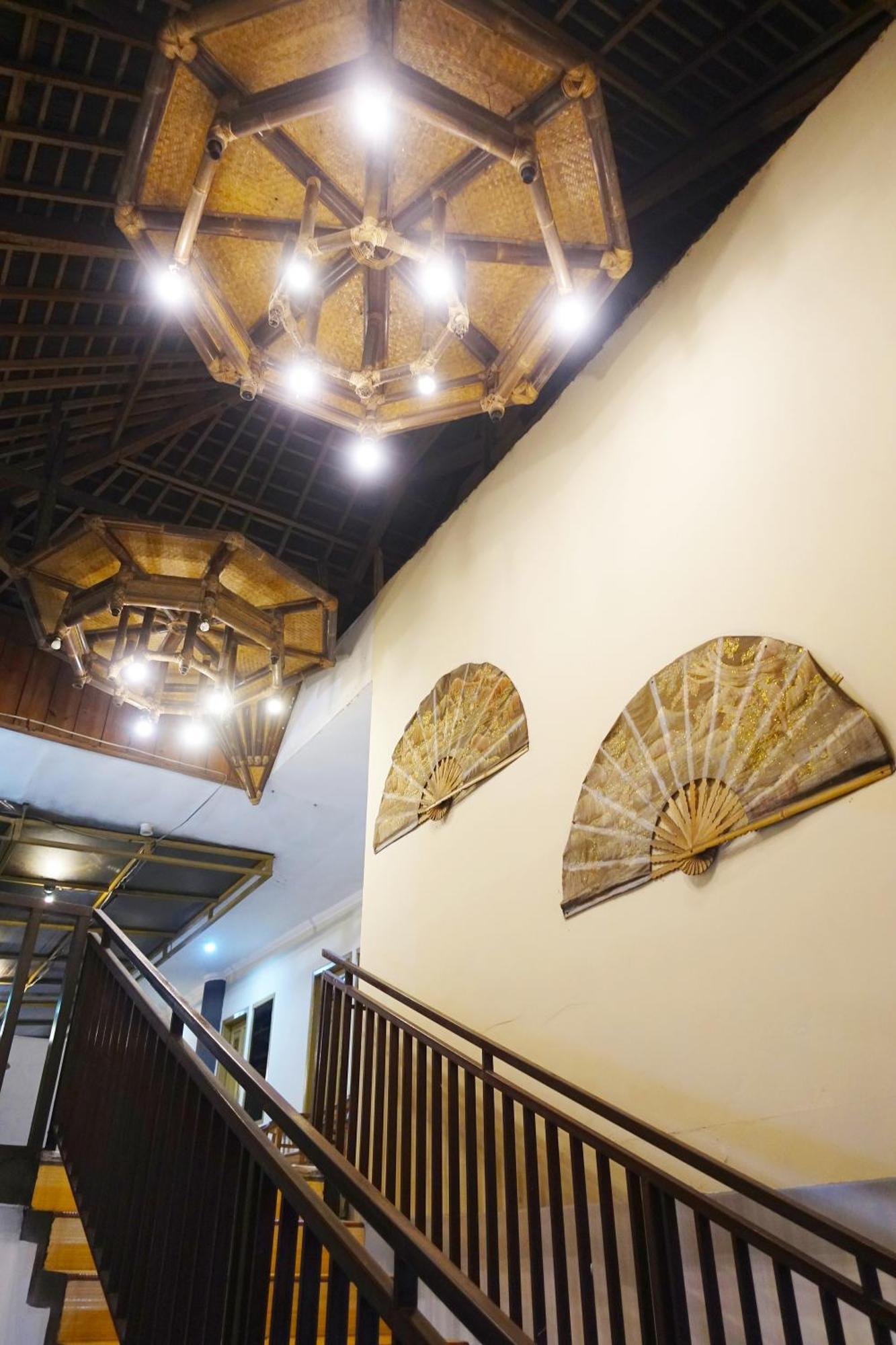 Saung Balibu Hotel Lembang Exteriör bild
