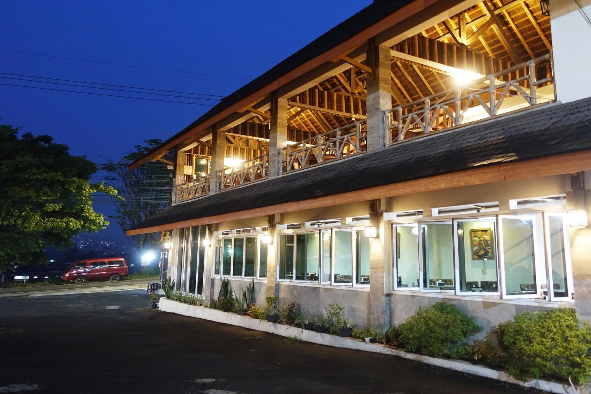 Saung Balibu Hotel Lembang Exteriör bild