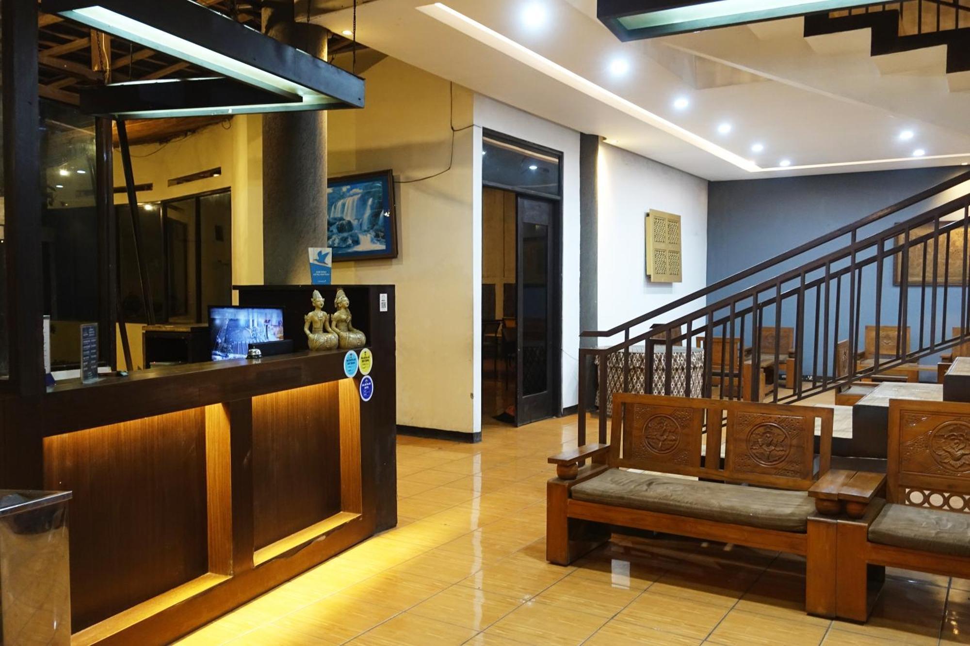 Saung Balibu Hotel Lembang Exteriör bild